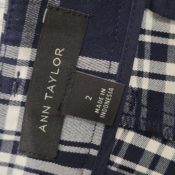 Ann Taylor Navy Plaid Shorts Size 2 - Picture 3 of 6